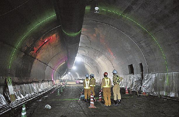 東京大学 大林組 山岳トンネル断面計測システムを開発 光切断法を応用 日刊建設工業新聞